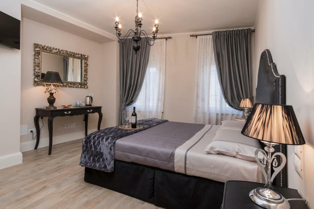 Pistoia Luxury Suite ภายนอก รูปภาพ