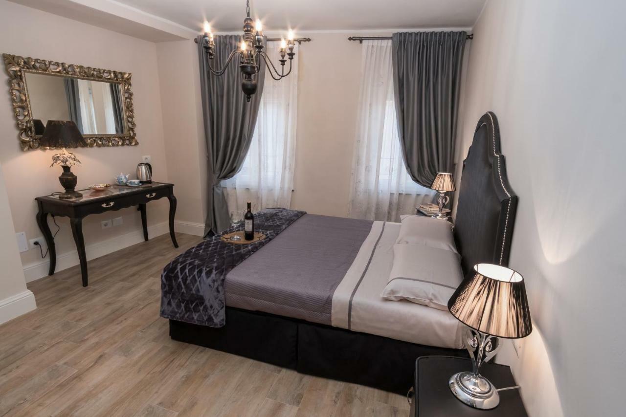 Pistoia Luxury Suite ภายนอก รูปภาพ